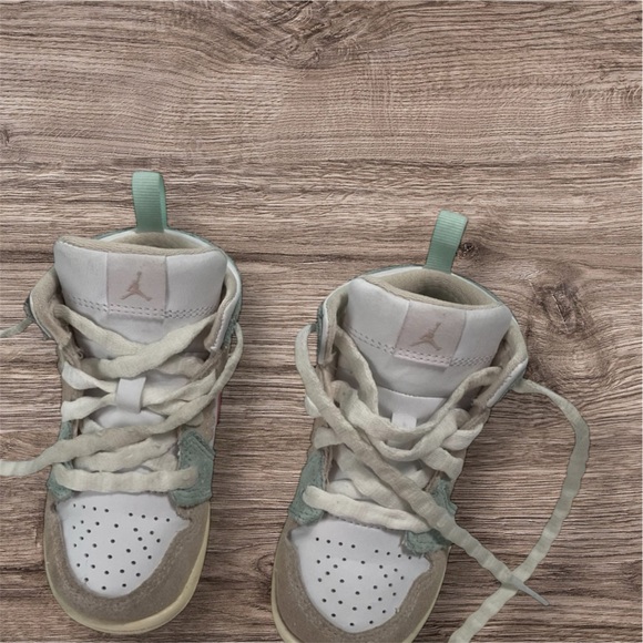 Nike Air Jordan’s toddler girls size 7 pink,green,beige high tops - Picture 4 of 11